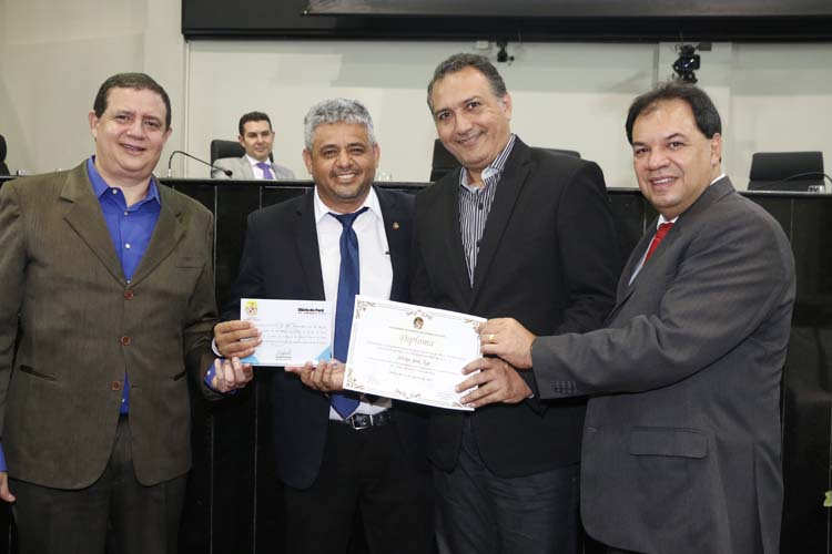 
        
            DIÁRIO DO PARÁ recebe homenagem da Assembleia Legislativa
        
    