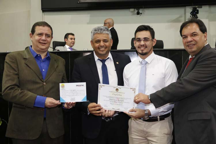 
        
            DIÁRIO DO PARÁ recebe homenagem da Assembleia Legislativa
        
    