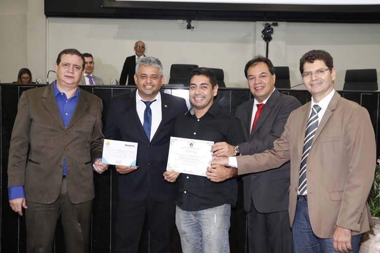 
        
            DIÁRIO DO PARÁ recebe homenagem da Assembleia Legislativa
        
    
