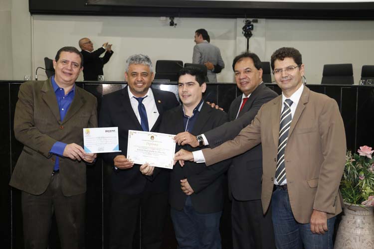 
        
            DIÁRIO DO PARÁ recebe homenagem da Assembleia Legislativa
        
    