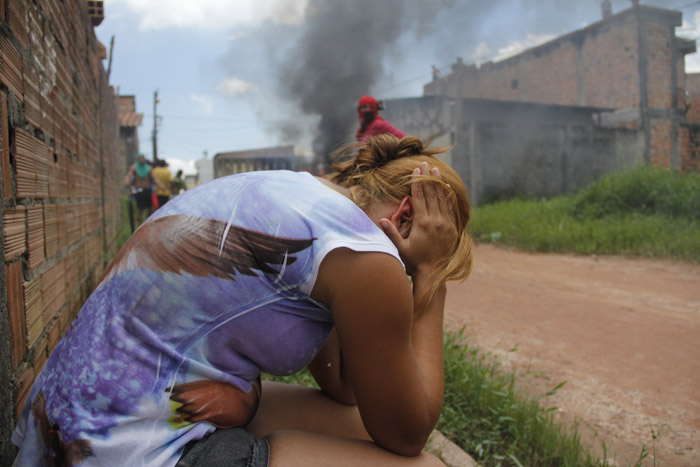 
        
            Guarda e moradores entram em confronto
        
    