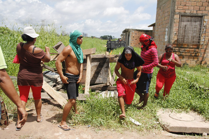 
        
            Guarda e moradores entram em confronto
        
    