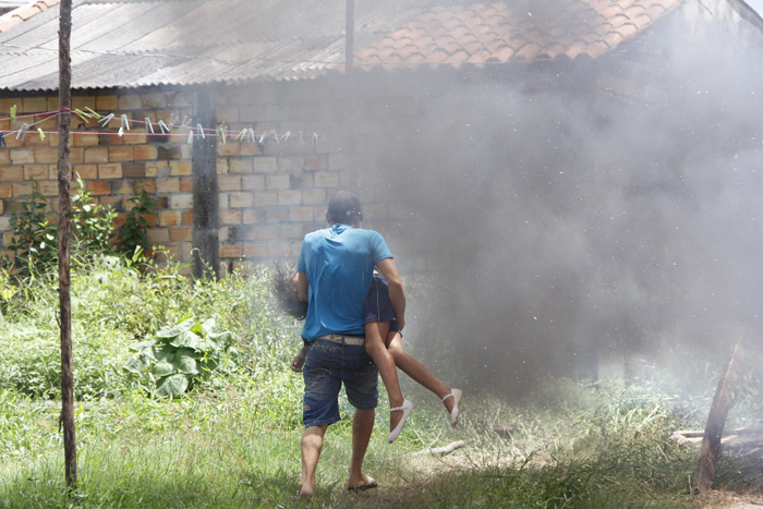 
        
            Guarda e moradores entram em confronto
        
    
