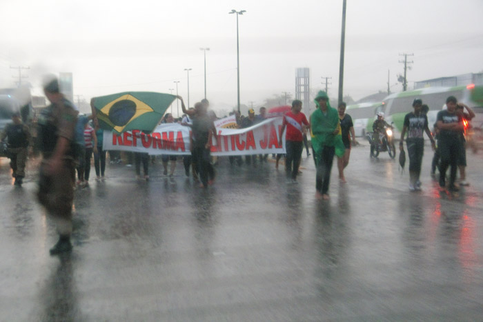 
        
        
            Manifestantes cobram melhorias em Ananindeua
        
    