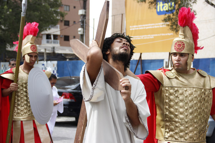 
        
            Via Crucis emociona fiéis nesta sexta-feira
        
    