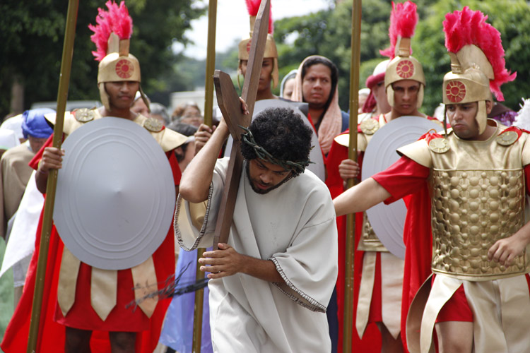 
        
            Via Crucis emociona fiéis nesta sexta-feira
        
    
