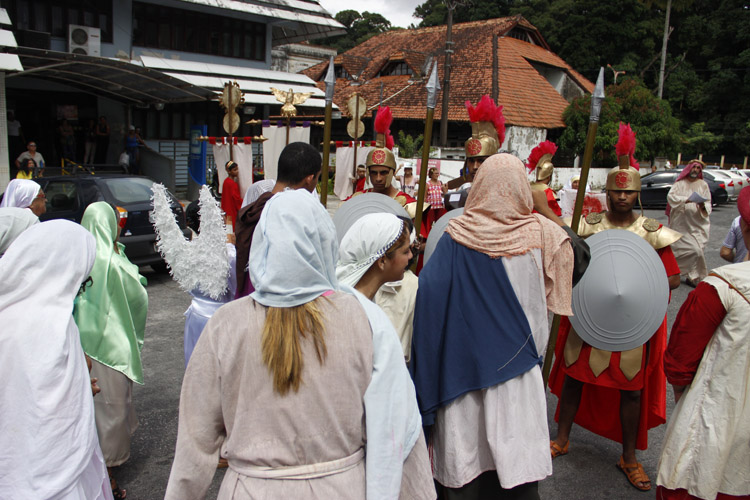 
        
            Via Crucis emociona fiéis nesta sexta-feira
        
    