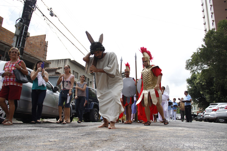 
        
            Via Crucis emociona fiéis nesta sexta-feira
        
    