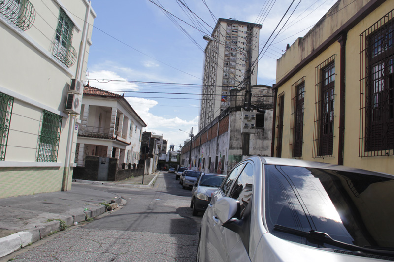 
        
            Empresa é alvo de assaltantes no Comércio
        
    