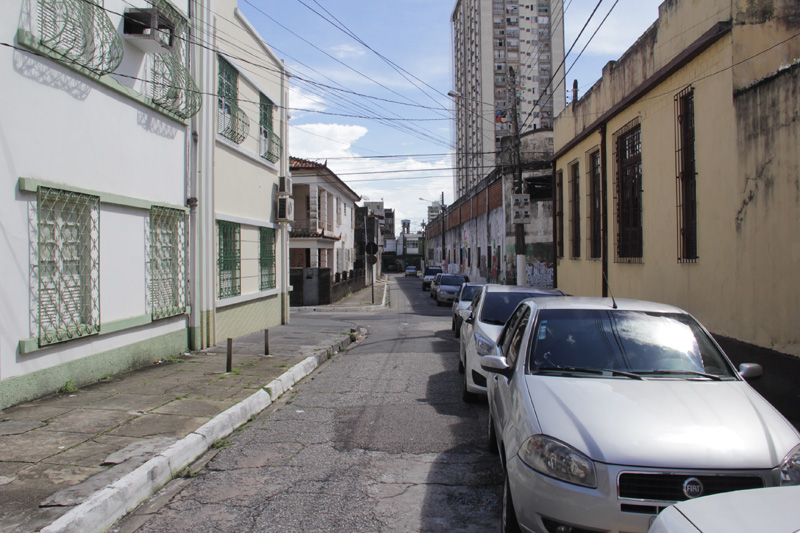 
        
            Empresa é alvo de assaltantes no Comércio
        
    
