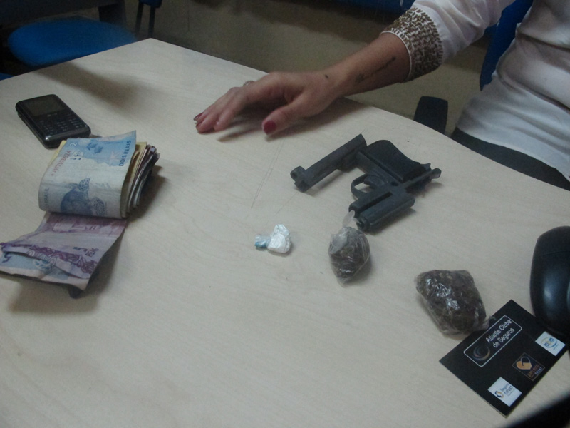 
        
            Polícia derruba esquema de drogas em casa de shows
        
    