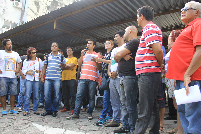 
        
            Greve dos professores continua 
        
    