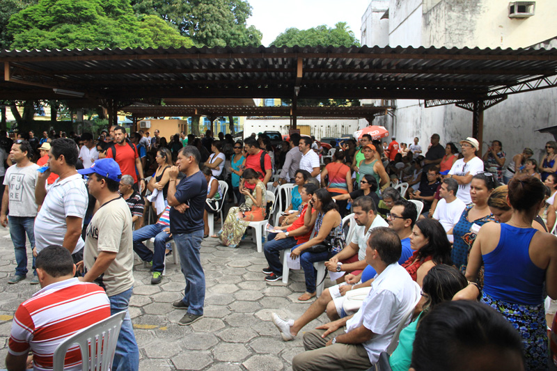 
        
            Greve dos professores continua 
        
    