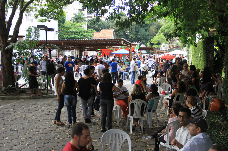 
        
            Greve dos professores continua 
        
    