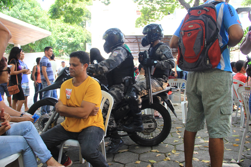 
        
            Greve dos professores continua 
        
    