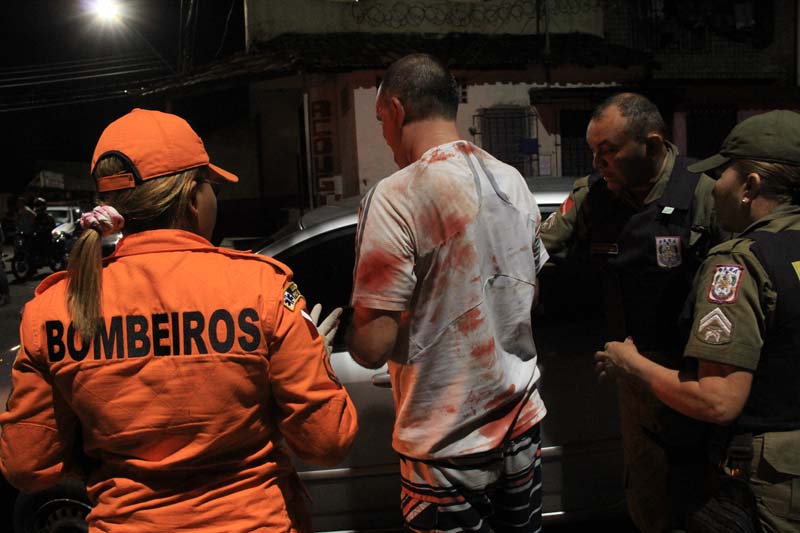 
        
            Adolescentes assaltam e fazem refém
        
    