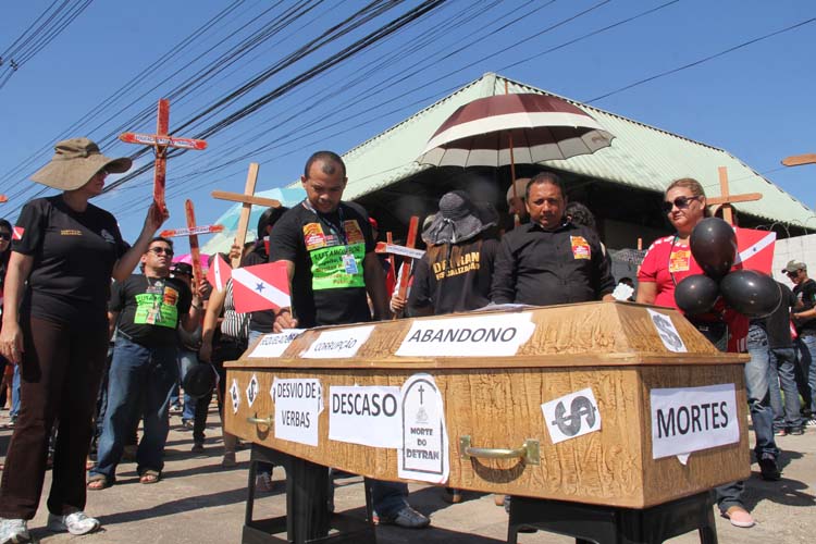 
        
            Servidores do Detran reivindicam melhorias
        
    