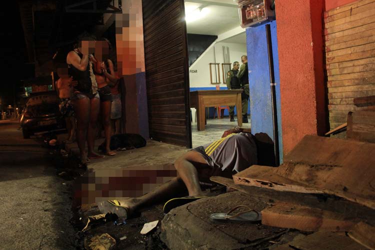 
        
            Homem é morto na Cabanagem com nove tiros
        
    