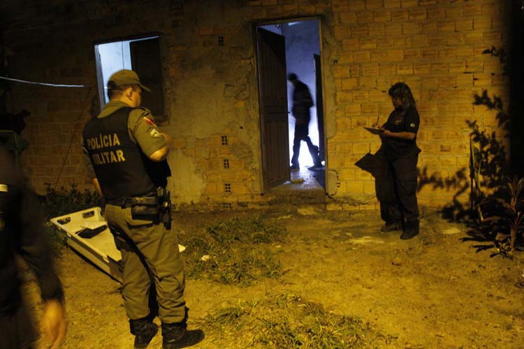 
        
            Homem é morto no quintal de casa
        
    