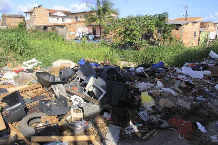 
        
            Despejo inadequado de lixo é agravado em Ananindeu
        
    