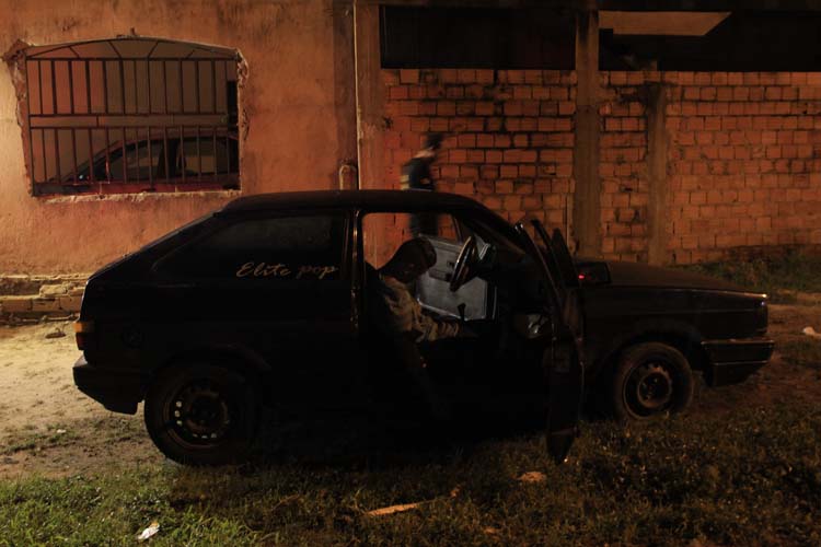
        
            Homem é morto com dois tiros na cabeça
        
    