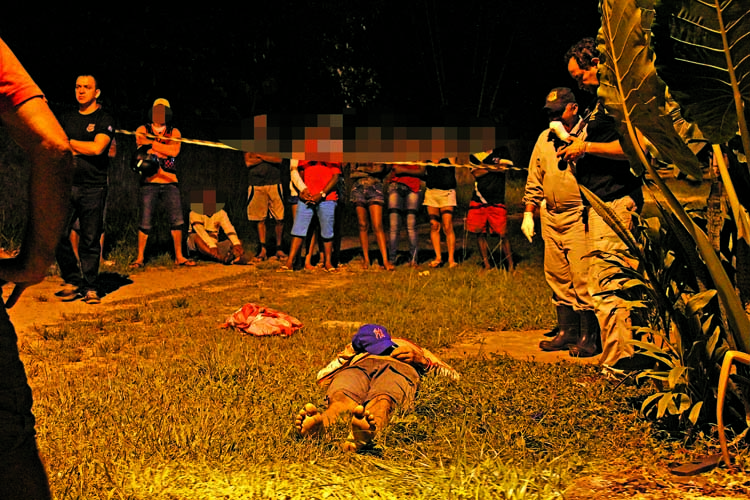 
        
            Mototaxista é morto com tiro pelas costas
        
    