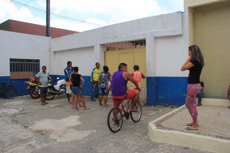 
        
            Falta de professores deixa alunos sem aulas
        
    