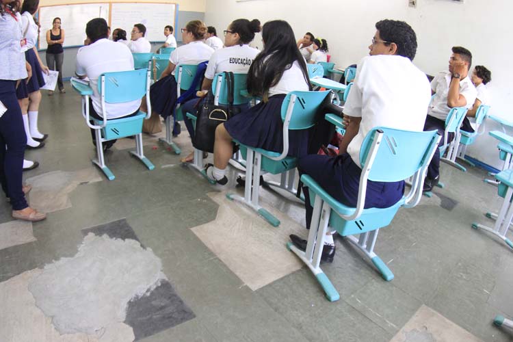 
        
            Escolas estão em situação precária
        
    