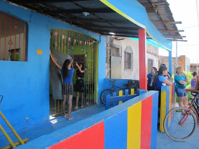 
        
            Bala perdida atinge e mata menina de 3 anos
        
    