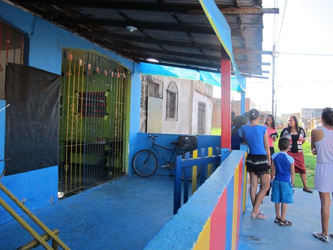 
        
            Bala perdida atinge e mata menina de 3 anos
        
    