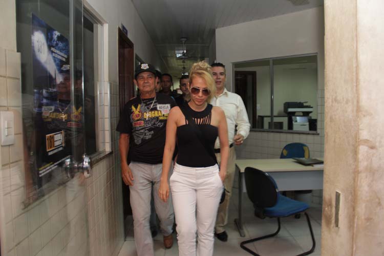 
        
            Veja fotos de Joelma na delegacia
        
    