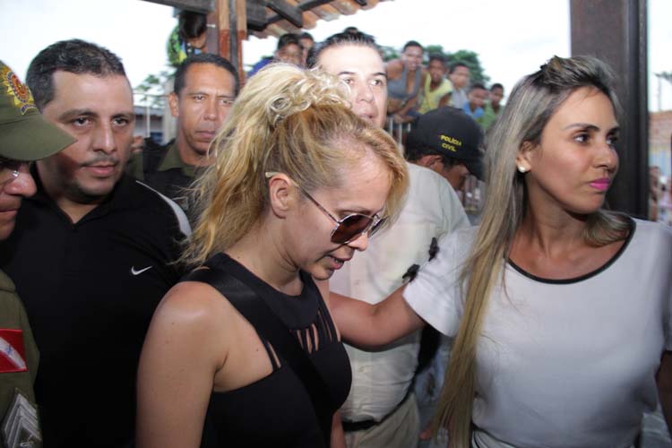 
        
            Veja fotos de Joelma na delegacia
        
    