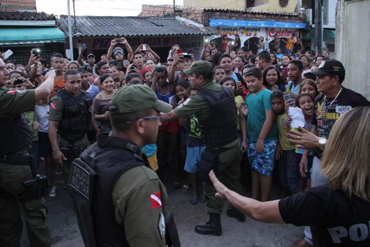 
        
            Veja fotos de Joelma na delegacia
        
    