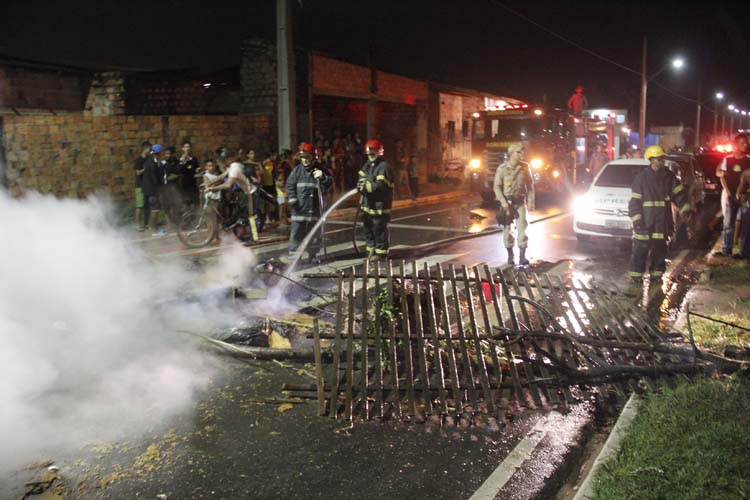 
        
            Moradores fazem protesto na Independência
        
    