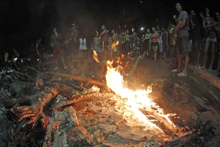 
        
            Moradores fazem protesto na Independência
        
    