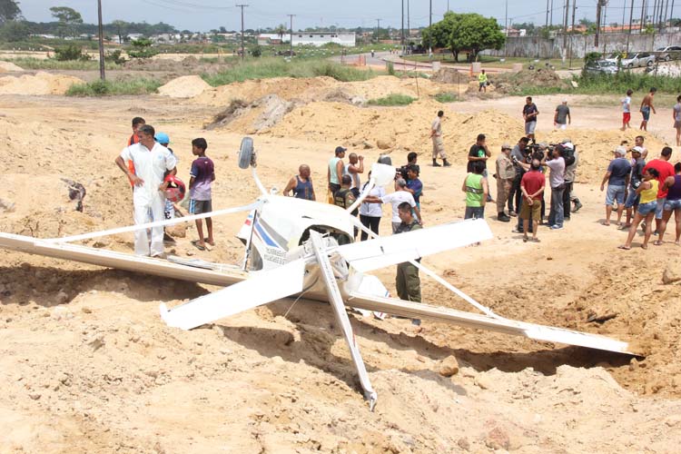 
        
            Avião monomotor cai na área do Mangueirão
        
    
