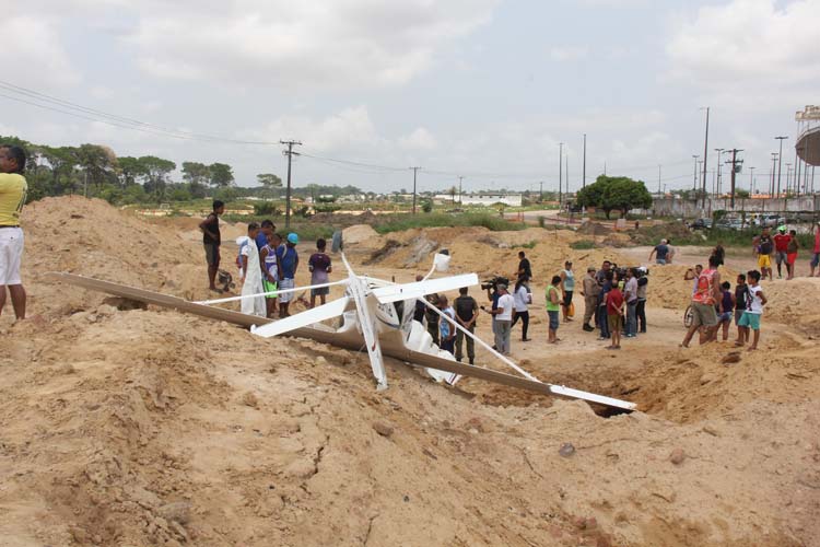 
        
            Avião monomotor cai na área do Mangueirão
        
    