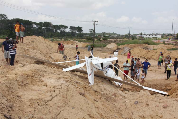 
        
            Avião monomotor cai na área do Mangueirão
        
    