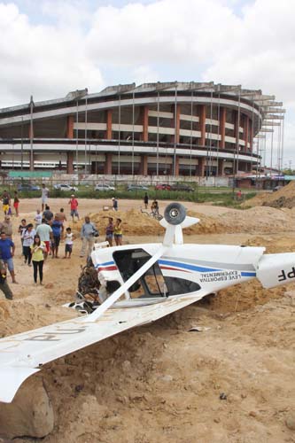 
        
            Avião monomotor cai na área do Mangueirão
        
    