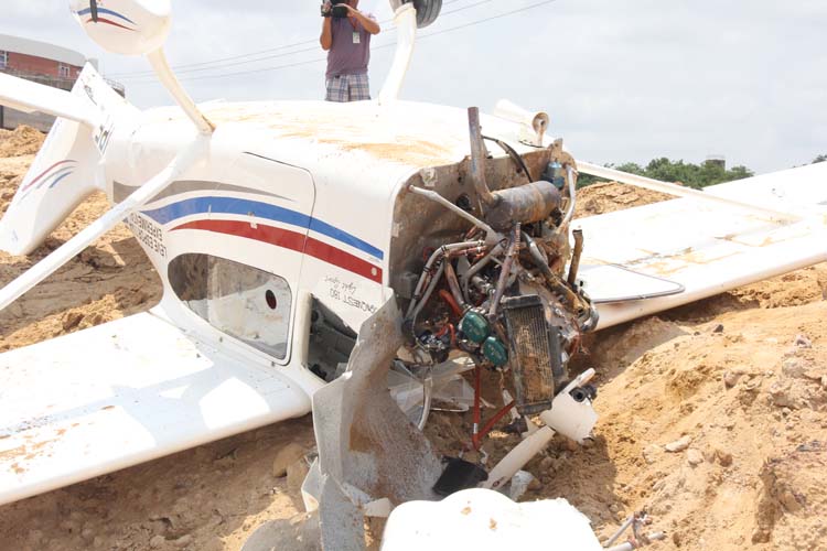 
        
            Avião monomotor cai na área do Mangueirão
        
    