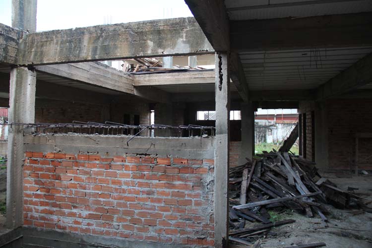 
        
            Zenaldo não conclui obras em escola
        
    
