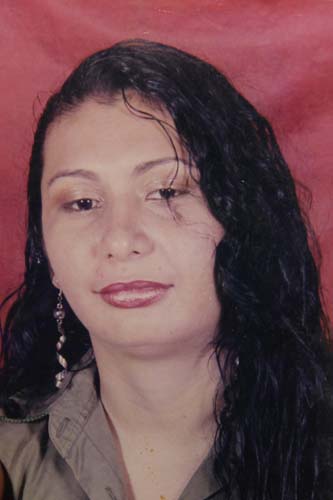 
        
            Mulher mata marido e esconde o corpo no quintal
        
    
