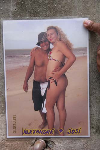 
        
            Mulher mata marido e esconde o corpo no quintal
        
    