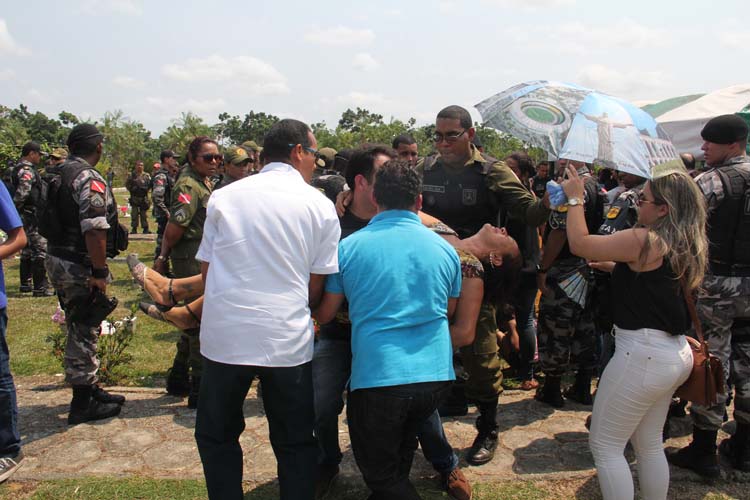 
        
            PM é sepultado sob forte comoção
        
    