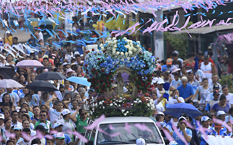 
        
            Círio de Outeiro leva seis mil às ruas
        
    