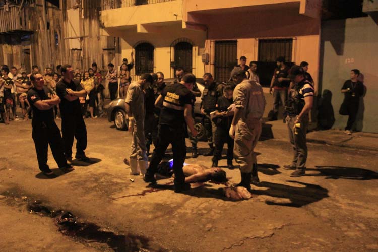 
        
            Festa de aniversário é marcada por execução
        
    