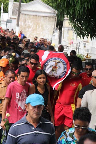
        
            Sargento recebe últimas homenagens
        
    