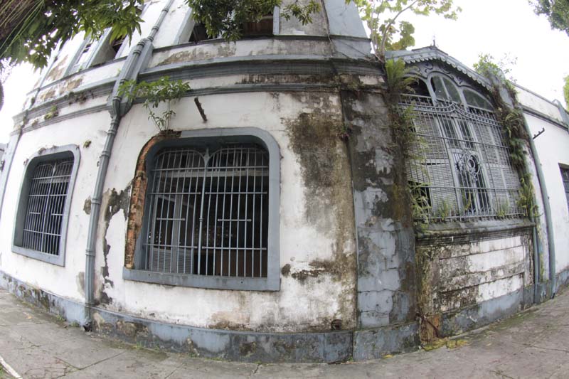 
        
            Prédio histórico da PM está abandonado 
        
    