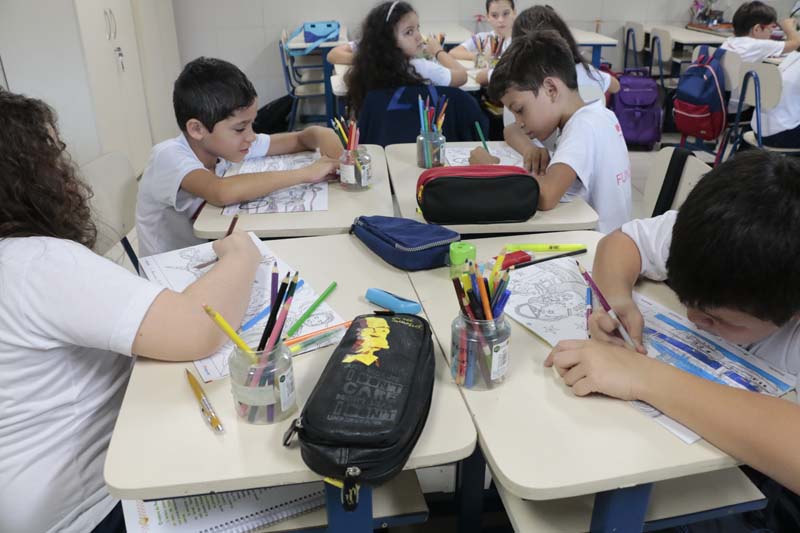 
        
            Livro para colorir do DIÁRIO cativa estudantes
        
    