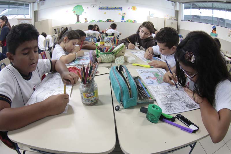 
        
            Livro para colorir do DIÁRIO cativa estudantes
        
    